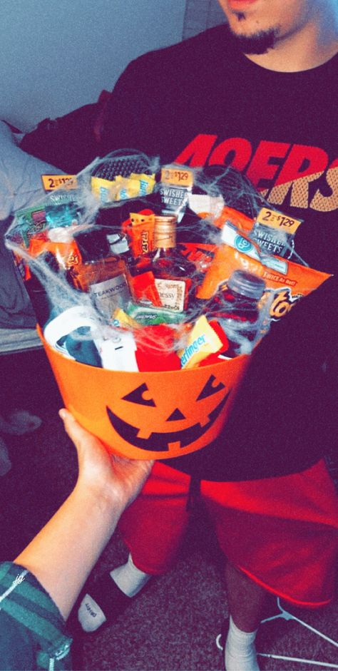 Spooky basket ideas for boyfriend Spooky Basket Ideas For Boyfriend, Spooky Basket For Him, Spooky Basket Ideas, Boyfriends Birthday Ideas, Basket Ideas For Boyfriend, Diy Halloween Gifts, Spooky Basket, Halloween Care Packages, Spooky Halloween Gifts