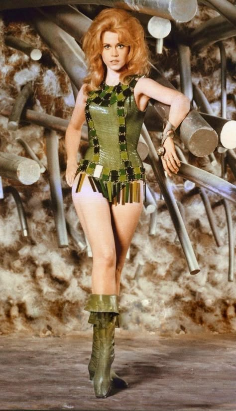 Jane Fonda as 'Barbarella' Jane Fonda Barbarella, Brown Tights, Space Girls, Space Girl, Actrices Hollywood, Jane Fonda, Battlestar Galactica, Paco Rabanne, Retro Futurism