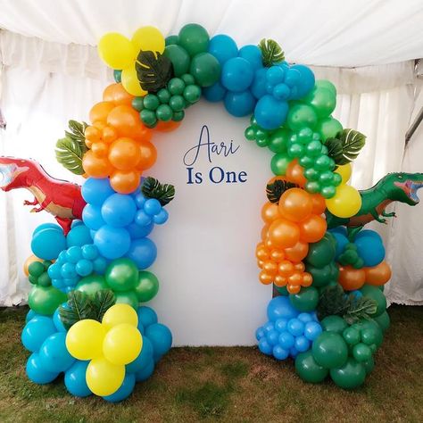 Dinosaur Theme Balloon Decoration, Balloon Arch Dinosaur, Dino Balloons Decorations, Dinosaur Balloons Decoration, Dinosaur Themed Birthday Party Backdrop, Dino Balloon Garland, Dinosaur Balloon Arch, Dinosaur Birthday Backdrop, Dinosaur Balloon Garland