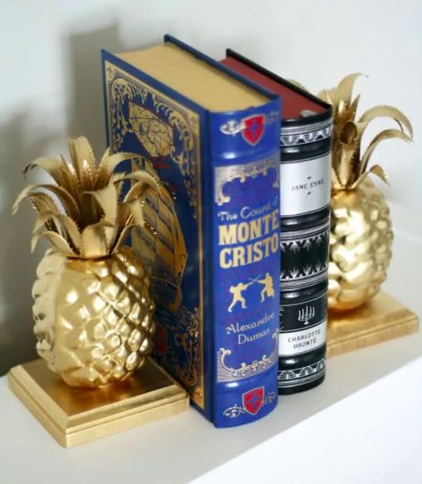 25 Amazing DIY Christmas Gifts for Family | The Yellow Birdhouse Pineapple Crafts, Diy Bookends, Diy Gifts Cheap, Easy Homemade Christmas Gifts, Diy Pineapple, Diy Ombre, Summer Christmas, Diy Holiday Gifts, Family Christmas Gifts