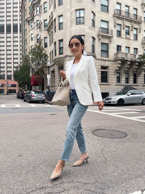 whbm white blazer and jeans fall outfit // smart casual to business casual work outfit with jeans for petite women Casual Outfits Petite, Best Petite Jeans, Fall Business Casual Outfits, Outfit For Petite Women, Fall Outfits For Women, Business Casual Fall, Sarah Flint, Burgundy Blazer, Extra Petite