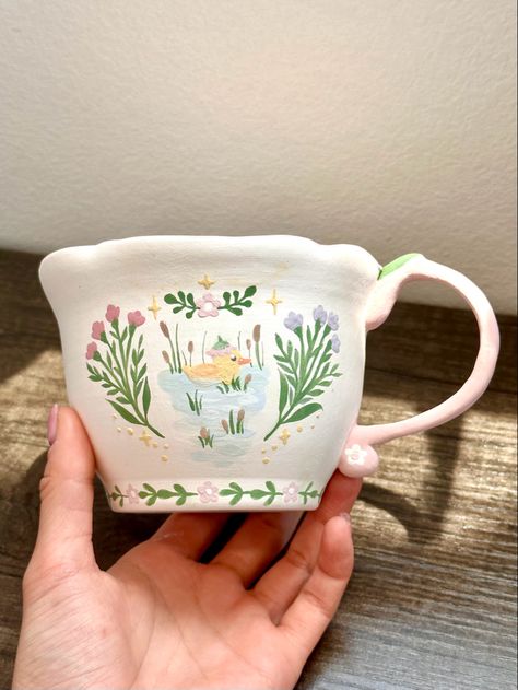 Painted Ceramic Ideas, Paint On Mug, Coffee Mug Painting Ideas, Ceramic Pottery Painting Ideas, Clay Painting Ideas, Easy Pottery Painting, Cute Pottery Painting Ideas, Cup Painting Ideas, Painting Cups