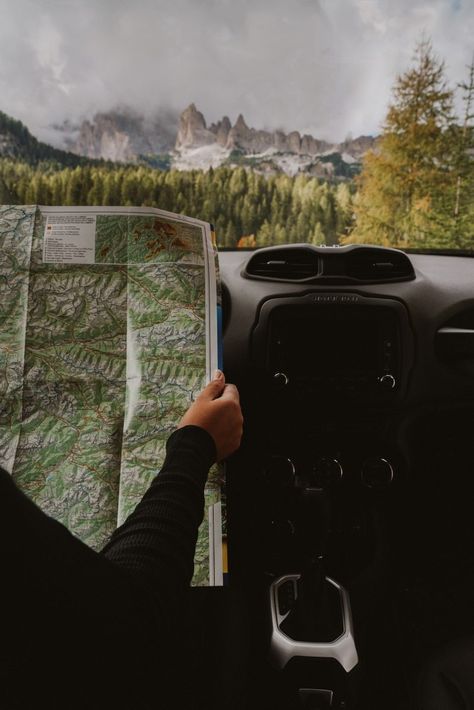 The Ultimate Dolomites Road Trip Guide - Bon Traveler Summer Road Trip Essentials, Road Trip Photography, Road Trip Packing List, Usa Roadtrip, Voyage New York, Road Trip Packing, Road Trip Games, Road Trip Adventure, Us Road Trip