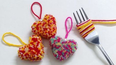 Pom Pom Heart, Easy Pom Pom, Diy Heart, Patchwork Heart, Heart Themed, Shabby Fabrics, Fun Cupcakes, Art Flowers, Valentine Day Crafts