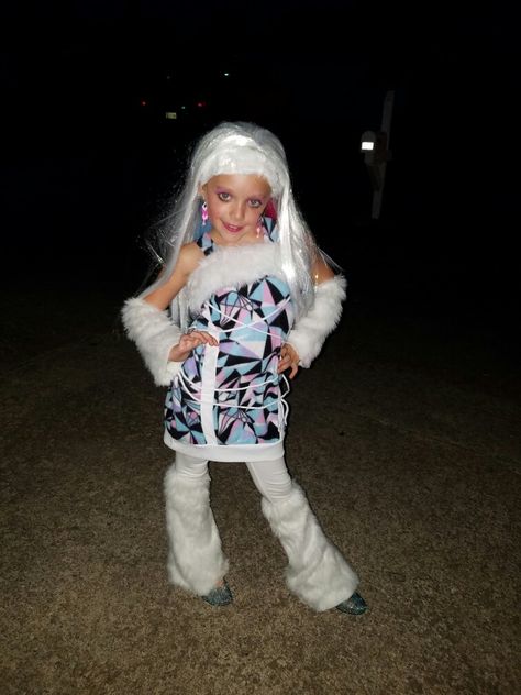 Abby Abominable Monster High Halloween costume 2016 Brooklyn Abby Abominable Outfits, Monster High Abby, Abby Abominable, Monster High Halloween Costumes, Monster High Halloween, Halloween Costumes 2016, Halloween 2024, Monster High, Halloween Costume