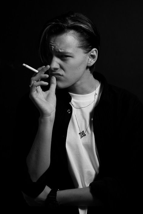 How have i not come across this model before!!?? Shes amazing! Got a Taylor Kitsch vibe, am i right? If you can't see who sh... Below Her Mouth, Erika Linder, Androgynous Women, Androgynous Models, Young Leonardo Dicaprio, Gay Outfit, Taylor Kitsch, Leo Dicaprio, Foto Art