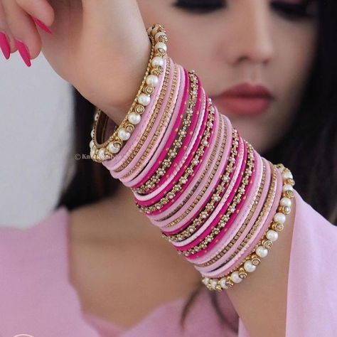 Pink Chudiya Set, Aesthetic Bangles, Thread Bangles Design, Bridal Jewellery Design, Fancy Jewellery Designs, Lehenga Style, Bangles Set, Thread Bangles, Indian Jewellery Design Earrings