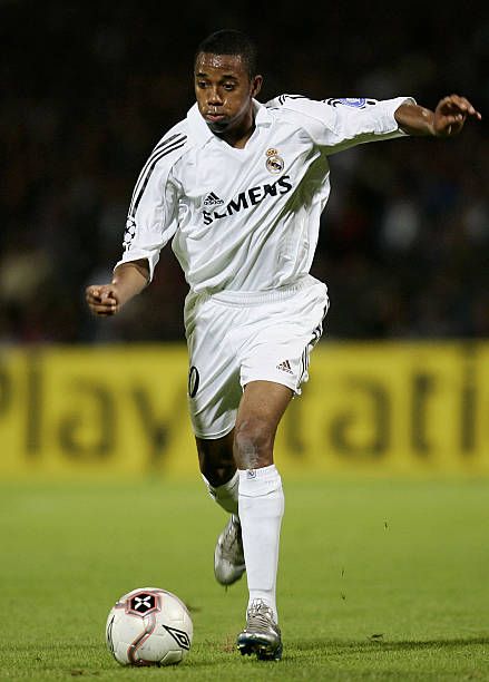 Robinho of Real Madrid in 2005. Robinho Real Madrid, Real Madrid 2005, 2000s Football, Real Madrid Wallpapers, Madrid Wallpaper, Bunny Wallpaper, Football Players, Naruto Shippuden, Real Madrid