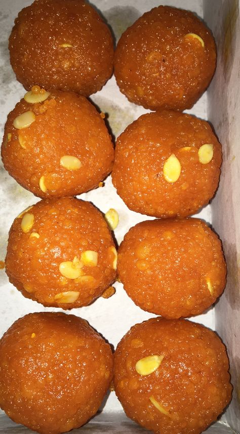 Mithai Snapchat Story, Food Thali, Delicious Food Image, Ladoo Recipe, Samosa Recipe, Food Captions, Soul Food Dinner, Chocolate Sandwich, Gram Flour