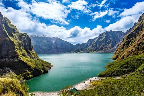 Mount Pinatubo, Philippine Holidays, Philippines Travel Guide, Mountain Landscape Photography, Exotic Beaches, Beautiful Disaster, Mountain Photography, Philippines Travel, Palawan