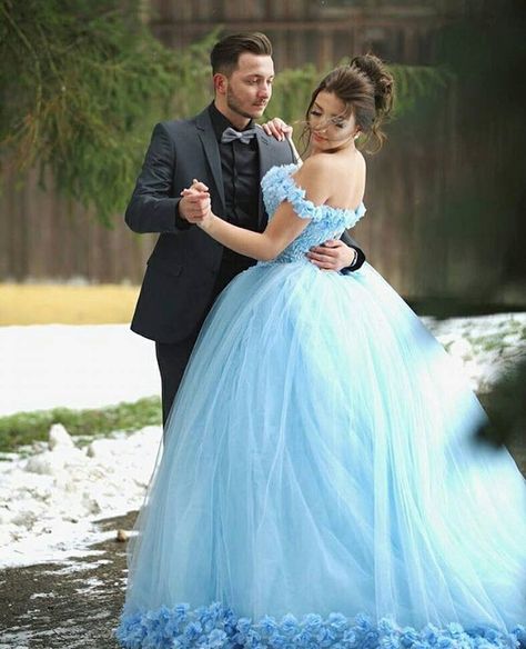 Couple Poses Gown, Pre Wedding Photoshoot Gown Ideas, Tail Gown For Pre Wedding Photoshoot, Pre Wedding Gown Design, Gown Photoshoot Poses Couple, Couple Poses In Gown, Gown Prewedding Shoot, Pre Wedding Gown Photoshoot, Gown Pre Wedding Shoot