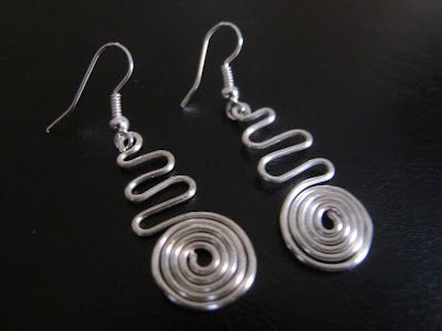 Homemade Jewelry With Wire, Silver Wire Earrings, Bijoux Fil Aluminium, Wire Jewelry Designs, Dope Jewelry, Handmade Wire Jewelry, Funky Jewelry, Wire Wrapped Earrings, Hippie Jewelry