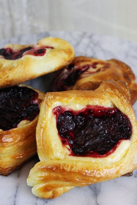 Berry Danish Pastry Recipes, Danish Flavors, Danish Pastry Shapes, Danish Puff, Danish Pastry Dough, Danish Pastries, Breakfast Coffee Cake, Pastries Recipes Dessert, Pastries Recipes