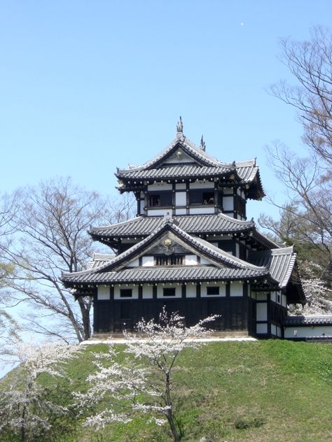 Japanese castle －takada Ancient Japanese Palace, Japan Architecture Traditional, Japanese Estate, Ancient Japanese Architecture, Japanese Castles, Japan Traditional House, Japanese Buildings, Traditional Japanese Architecture, Traditional Japanese House