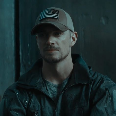 Rick Flag Icon, Joel Kinnaman The Informer, Joel Kinnaman Rick Flag, Rick Flag, Joel Kinnaman, Altered Carbon, Peach Makeup, Arte Peculiar, Music On Spotify