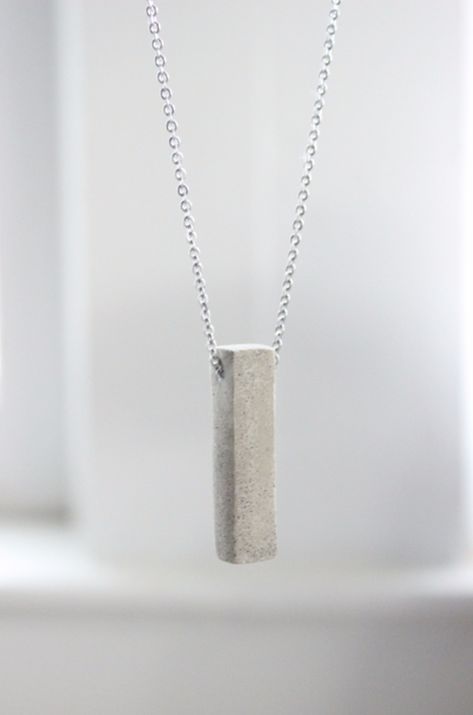 Cement Jewelry, Concrete Necklace, Concrete Pendant, Concrete Ideas, Concrete Jewelry, Cement Diy, Diy Collier, Pendant Tutorial, Concrete Crafts