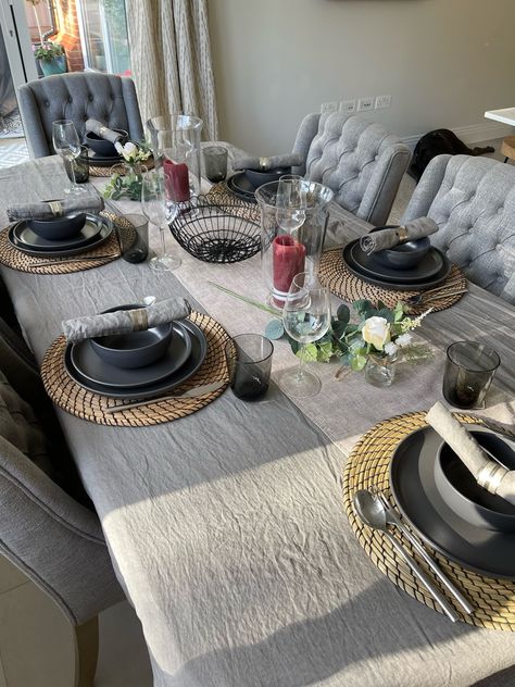 Gray Dinner Table Decor, Dining Room Table Plate Setup, Grey Dinner Table, Grey Table Decor, Grey Dinner Table Decor, Gray Table Setting, Dining Table Setup, Dinner Table Setup, Grey Table Setting