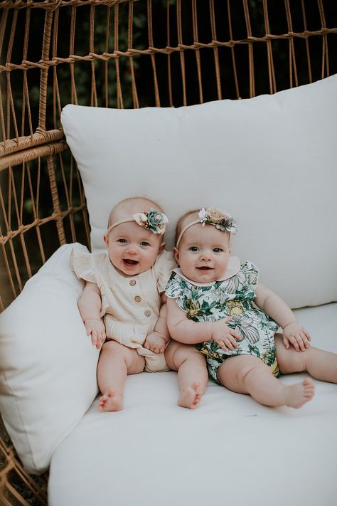 Twin Babies Pictures, Twin Baby Photography, Twin Baby Names, Twin Baby Photos, 6 Month Pictures, Diy Newborn Photography, Month Pictures, Twin Pictures