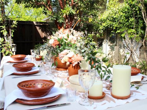 Mexican Picnic Decor, Modern Mexican Wedding Decor Table Settings, Boho Mexican Party Decor, Mexican Neutral Decor, Hacienda Wedding Table Decor, Spanish Style Table Setting, Mexican Dinner Table Decor, Neutral Mexican Decor, Terracotta Mexican Wedding