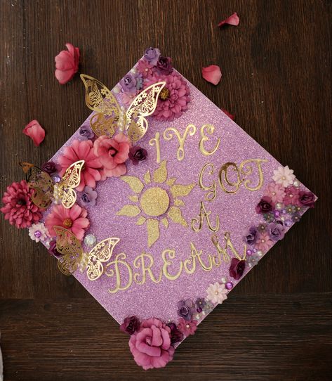 Graduation Gown Ideas Diy, Rapunzel Graduation Cap Ideas, Encanto Graduation Cap, Graduation Cap Designs Rapunzel, Graduation Cap Rapunzel, Rapunzel Graduation Cap, Tangled Graduation Cap Ideas, Repunzal Graduation Cap, Tangled Senior Crown