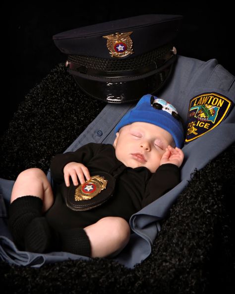 Police Baby Pictures, Police Pic, Newborn Police, Police Baby, Baby Boy Newborn Pictures, Foto Newborn, Baby Pic, Newborn Shoot, Photography Classes