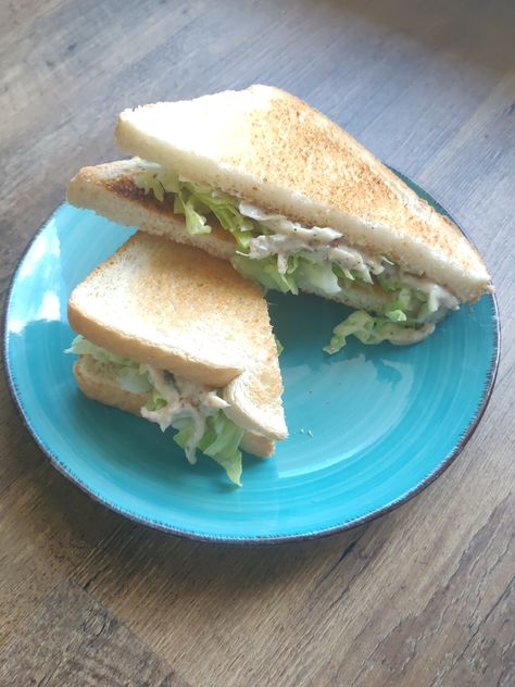 This shredded chicken & mayo sandwich is a basic recipe, perfect for adding herbs, seasoning and taking your regular sandwich a notch higher. The creativity is all up to you. Make them yours, make them delicious, make them again! We have flavored with Dijon mustard, garlic, pepper and lemon zest that pulls in a delicious flavor to the mayonnaise Herbs Seasoning, Chicken Mayo Sandwich, Chicken Mayo, Mayo Chicken, Mayo Sandwich, Mayo Sauce, South African Food, South African Recipes, Chicken Sandwich