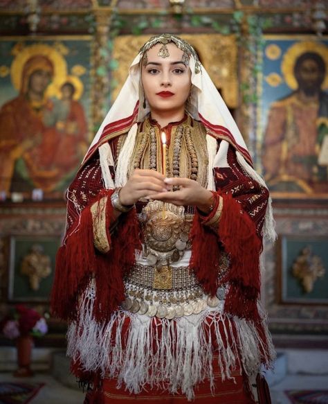 Traditional Macedonian Clothing, Macedonia National Costume, Macedonian Folk Costume, Macedonian Traditional Clothing, Macedonian Clothing, Macedonian Folklore, Macedonia People, Macedonian Culture, Bulgarian Girl