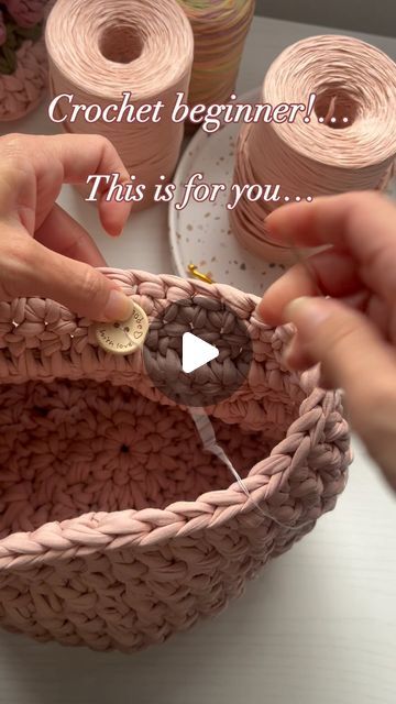 Crochet With Thick Yarn, Hands Crocheting, Tangled Yarn, Beginner Crochet Tutorial, Beginner Crochet, Your Crochet, Crochet Tutorials, Thick Yarn, Visual Learners