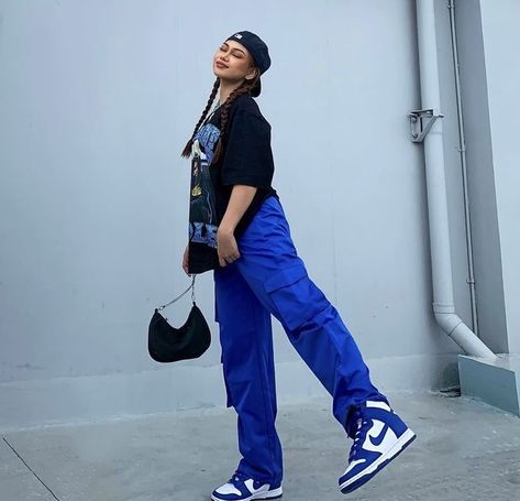 Royal Blue Streetwear Outfit, Outfits Black Women Street Style, Neon Blue Outfit, Blue Outfits Aesthetic, Look Legging, Insta Outfits, Outfit Streetwear, Blue Streetwear, Swag Outfits For Girls