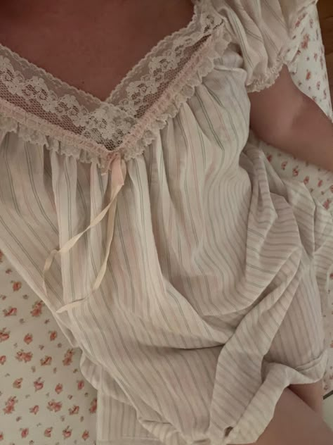 Princess Aesthetic Nightgown, Sleep Wear For Women Nightgowns, Cute Night Gowns For Women, Cute Sleepwear Dress, Night Gowns Aesthetic, Lace Nightgown Aesthetic, White Nightgown Aesthetic, Princess Nightgown Aesthetic, Vintage Pajamas Aesthetic