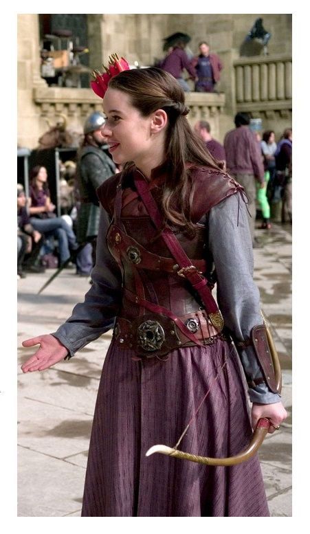 Susan's clothes. Almost all of her outfits are so amazing Narnia Dresses, Susan Narnia, Battle Outfits, Queen Susan, Armor Inspiration, Narnia Costumes, Narnia Cast, Narnia Movies, Peter Pevensie