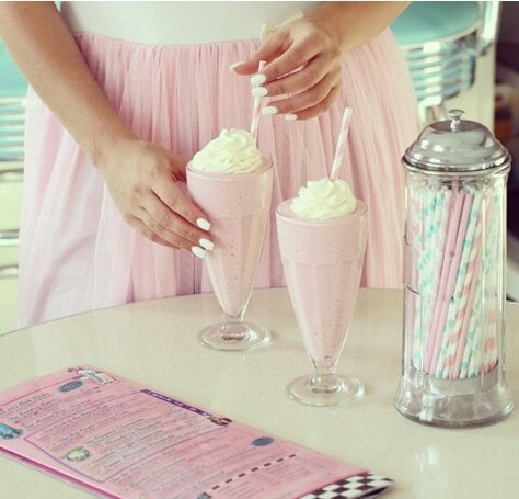 U♡pastel 80s Diner, Diner Aesthetic, 50s Aesthetic, 50s Diner, Retro Diner, Ice Cream Parlor, Soda Fountain, Pink Lady, Milkshakes