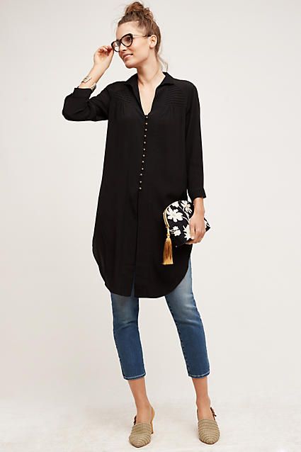 Tunic Shirt Dress, Traje Casual, Black Tunic, Long Tunic, Blouse Outfit, Tunic Shirt, Mode Inspiration, Black Shirt, A Woman