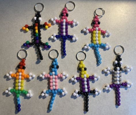 Beaded Lizard Pattern, Kandi Animal Tutorial, Kandi Gecko, Kandi Patterns Animals, Kandi Animals Patterns, Kandi Animal Pattern, Pony Bead Cat, Lizard Bead Keychain, Kandi Keychain Ideas