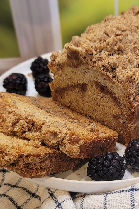 Banana bread slice on a plate Banana Bread With Streusel Topping, Banana Bread With Streusel, Super Moist Banana Bread, Flours Banana Bread, Banana Bread Ingredients, Homemade Breads, Moist Banana Bread, Cinnamon Swirl, Banana Nut