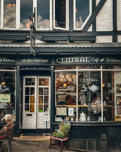 After having a few trips to various places these last few weeks it’s time to wander the streets of my hometown of Stamford and soak in the Georgian period charms. - #historicpreservation #georgianarchitecture #georgianhouse #igersstamford #stamford #classicalarchitecture #england #historicbuildings #historicbuilding #lincolnshire #britishhouse #englishstyle #englisharchitecture #perfecthomesofinstagram #visitengland #englishhome #prettystreets #instatravel #shopstamford Stamford England, Central Cafe, Stamford Lincolnshire, British House, English Architecture, Georgian Architecture, Tea Rooms, Visiting England, Georgian Homes