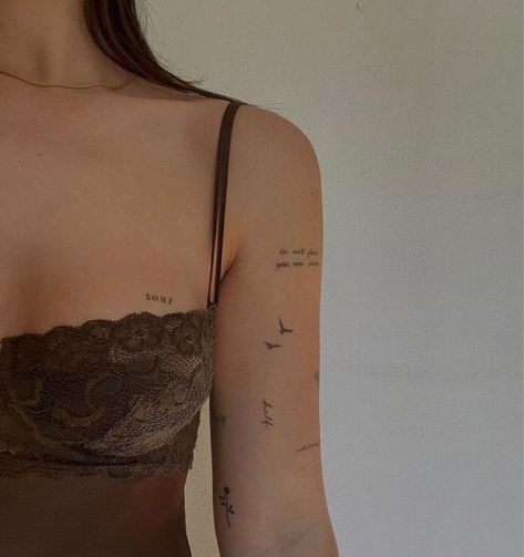 Tato Minimal, Petite Tattoos, Classy Tattoos, Discreet Tattoos, Dainty Tattoos, Subtle Tattoos, Aesthetic Tattoo, Elegant Tattoos, Feminine Tattoos