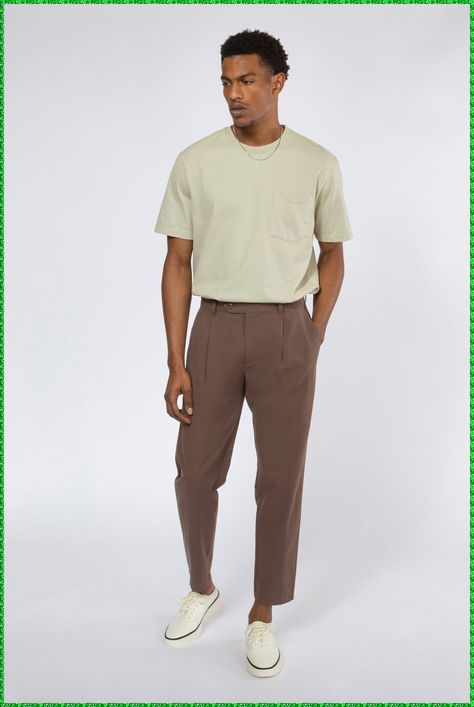 Mens Casual Attire, Mens Straight Leg Pants Outfits, Pleated Trousers Outfit Casual, Brunch Outfits Men, Casual Men Outfits Summer, Men Trousers Outfit, Business Casual Outfits Men, Mens Italian Fashion, Plus Size Men Fashion