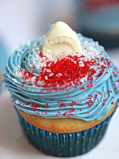 Shark Week Food, Shark Themed Food, Shark Cakes, Brunch Snacks, Shark Cupcakes, Themed Recipes, Muffins Recipes, Cupcake Mix, Beet Smoothie