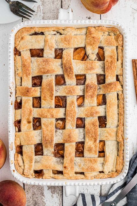 Peach Cobbler With Pillsbury Pie Crust, Peach Cobbler With Pie Crust, Recipe With Pie Crust, Cobbler With Pie Crust, Individual Peach Cobbler, Pie Crumble Topping, Southern Peach Cobbler Recipe, Peach Cobbler Pie, Can Peach Cobbler