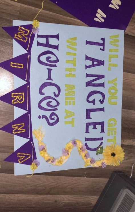 Cute Proposals, Proposal Ideas Disney, Hoco Poster Ideas, Sadies Proposal, Cute Hoco Proposals, Homecoming Poster Ideas, Cute Promposals, Prom Posters, Homecoming Signs