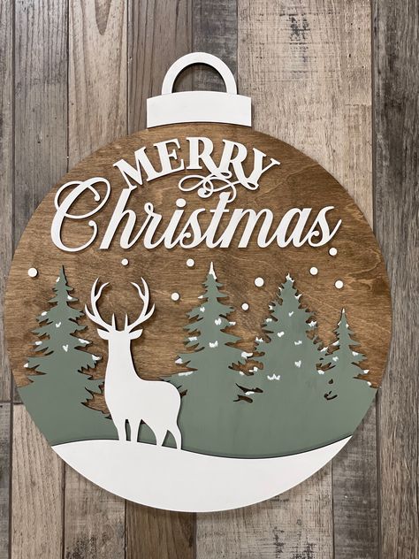 Door Hangers Diy Christmas, Laser Cut Door Hanger, Wooden Door Hangers Ideas, Christmas Round Wood Signs Diy, Christmas Door Hanger Ideas, Christmas Door Hangers Diy, Winter Door Signs, Cricut Wood Signs, Christmas Craft Fair Ideas To Sell