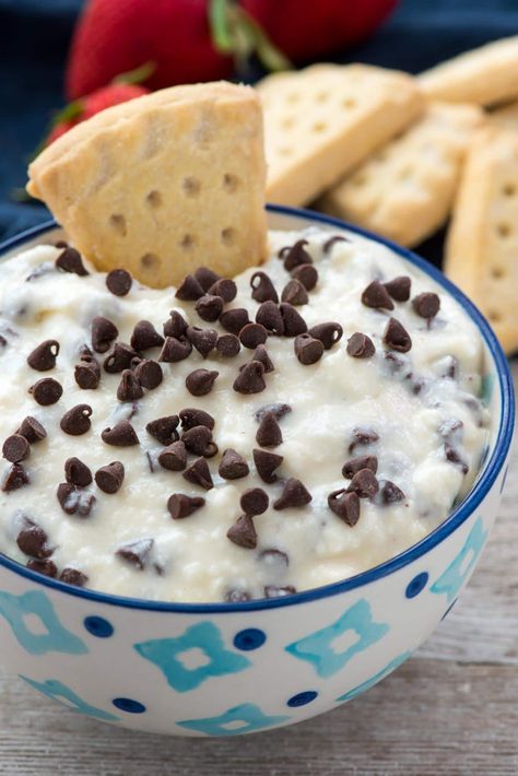 Cannoli Cream Dip - this easy dip recipe tastes just like the inside of a cannoli! Dip cookies in it or use it as a sandwich cookie filling. Dip Cookies, Cookie Filling, Easy Dessert Dips, Chocolate Chip Dip, Cannoli Dip, Chips Dip, Cannoli Cream, Crazy For Crust, Cookie Dough Dip