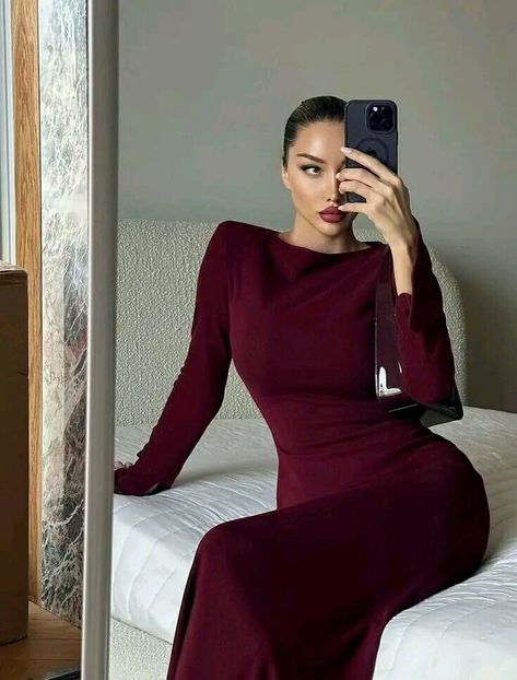 Burgundy Outfits, Maroon Outfit, Save Instagram, Christmas Outfit Ideas, Aesthetic Spring, Elegant Dresses Classy, Christmas Outfits, Stylish Work Outfits, Red Burgundy