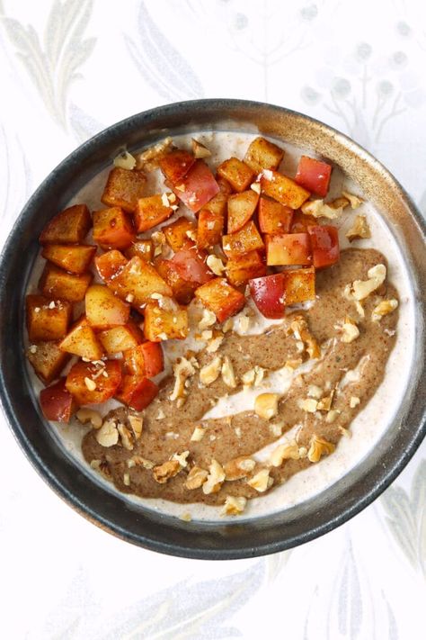 These healthy Apple Cinnamon Protein Overnight Oats are quick and easy to make, packed with protein and fiber, and full of the BEST apple pie flavors and warming cinnamon notes! They’re also meal prep friendly and will keep you full and fueled for hours! Apple Cinnamon Protein Overnight Oats, Apple Overnight Oats, The Best Apple Pie, Protein Overnight Oats, Apple Breakfast, Healthy Party Food, Keto Cinnamon Rolls, Best Apple Pie, Easy Main Dishes