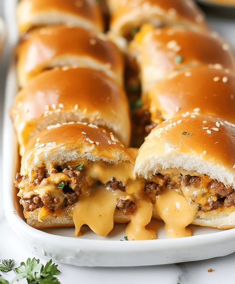 Dinners With Hawaiian Rolls, Sliders With Hawaiian Sweet Rolls, Italian Sausage Sliders Hawaiian Rolls, Cheeseburger Sliders For A Crowd, Italian Sausage Sliders, Sliders With Hawaiian Rolls, Hawaiian Rolls Recipe, Easy Cheeseburger Sliders, Sausage Sliders