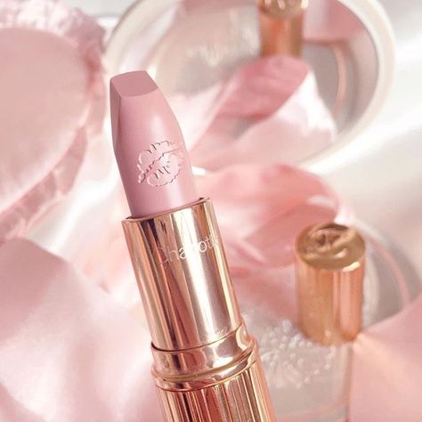 Charlotte Tilbury Hot Lips, Lovely Makeup, Body Essentials, Grace Art, Pink Cosmetics, Makeup Board, Products Ideas, Trendy Blouse, Makeup Stuff