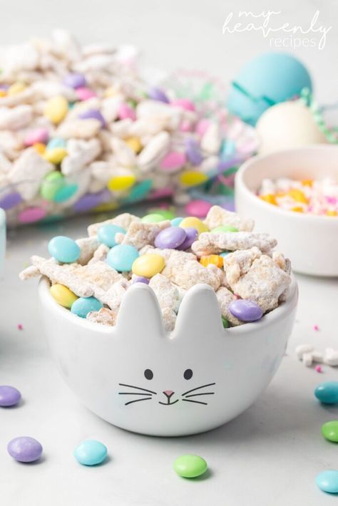 Easter Muddy Buddies, Puppy Chow Mix, Easter Bunny Bait, Easter Snack Mix, Red Velvet Truffles, Cute Easter Desserts, My Heavenly Recipes, Easter Snack, Christmas Treats To Make