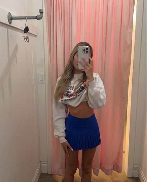 Goldhinge Skirt Outfit, Goldhinge Skirt Outfit Ideas, Athletic Skirt Outfit, Girly Girl Outfits, Lululemon Outfits, Winter Skirt Outfit, Athletic Skirt, Gym Fits, Never Have I Ever