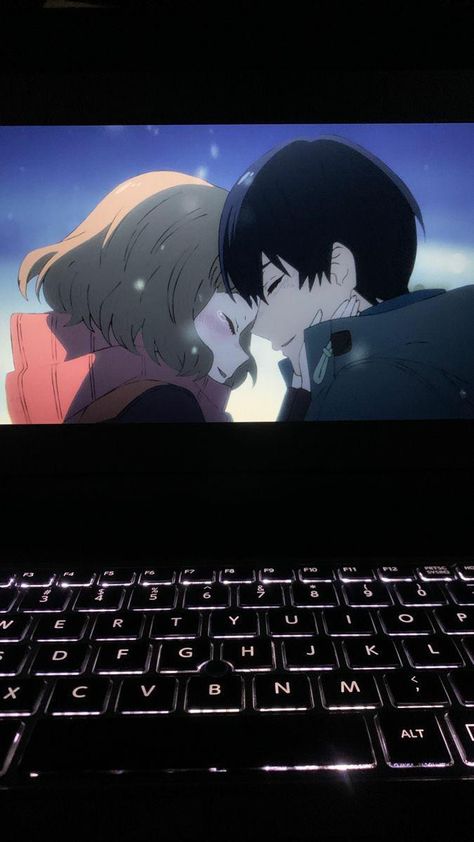 Couple Watching Anime Together Aesthetic, Watching Anime On Laptop Aesthetic, Anime Snapchat Streaks, Anime Using Phone, Foto Laptop Aesthetic, Watching Drama On Laptop, Anime On Laptop Aesthetic, Cartoon Snapchat, Thought Wallpaper